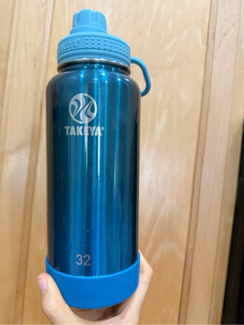 Takeya 32oz Stainless Water Bottle in Metallic Teal with Blue Cap